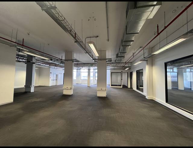 1,131M² OFFICE TO LET IN FORESHORE